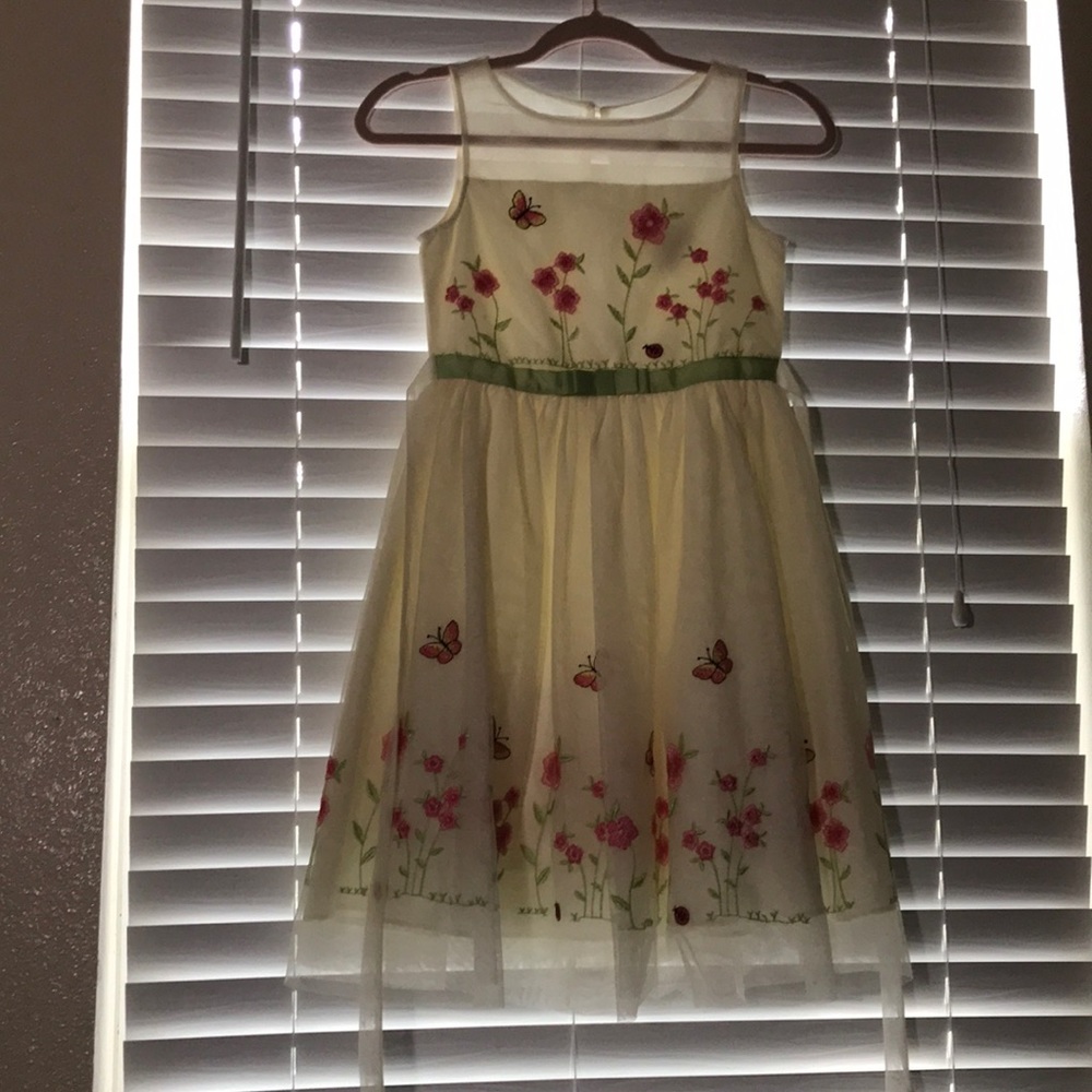 This is a children’s dress very cute